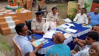 मुंगेर: कोतवाली थाना परिसर में दुर्गा पूजा को लेकर शांति समिति की बैठक आयोजित की गई