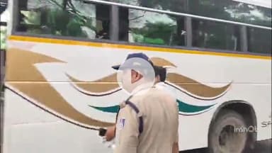 महू यातायात पुलिस ने चलाया सघन चेकिंग अभियान, उपनगरीय बसों की हुई जाँच