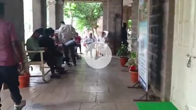 खंडवा नगर: खंडवा: साधारण सभा न बुलाने पर पार्षदों का हंगामा, कलेक्ट्रेट पहुंचे