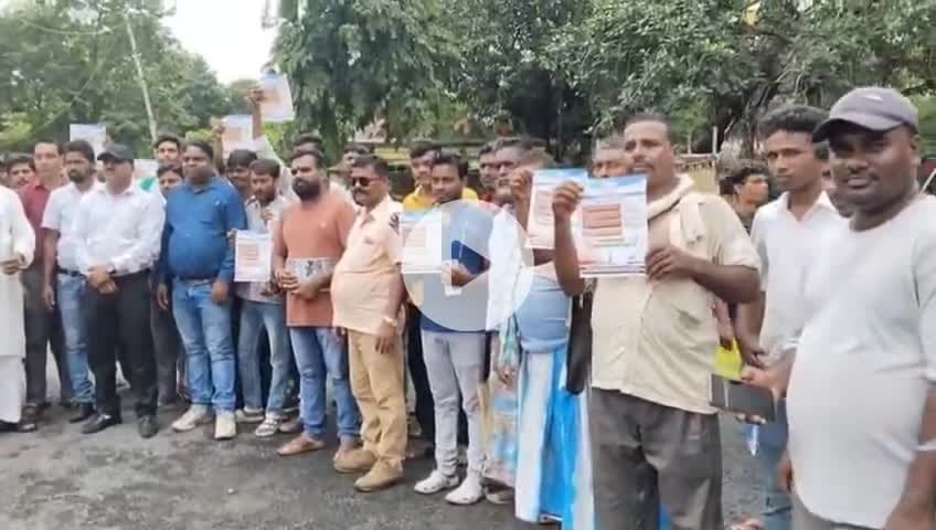 पाकुड़: जिला परिवहन पदाधिकारी पाकुड़ द्वारा रेलवे ऑटो स्टैंड परिसर में कैंप का आयोजन #pakur #jharkhand #campus