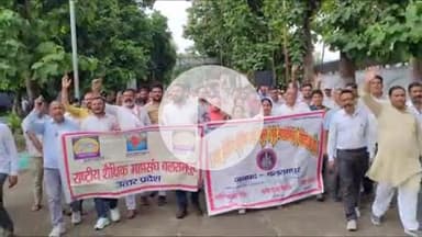 बलरामपुर: सुप्रीम कोर्ट के टीईटी निर्णय पर शिक्षकों में आक्रोश, राष्ट्रीय शैक्षिक महासंघ ने पीएम को संबोधित ज्ञापन एडीएम को सौंपा