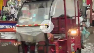 नवादा: नवादा में थोड़ी बारिश के बाद विजय बाजार में जल जमाव, लोगों को गंदे पानी में आना-जाना करना पड़ता है