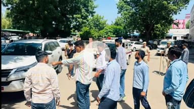 बीकानेर: नर्सिंग विवाद में नर्सिंग एसोसिएशन के अध्यक्ष रविंद्र गोदारा को सदर थाना पुलिस ने पीबीएम अस्पताल से लिया हिरासत में