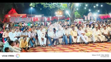 न्यूरानपुर रामलीला मेले में पहुंचे फिल्म अभिनेता अली खान मंच पर आकर दर्शकों की हौसला अफजाई। लिया कवि सम्मेलन का आनंद।