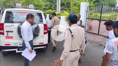 नीमच नगर: नीमच कलेक्ट्रेट में मनासा एसडीएम के वाहन ने कर्मचारी को मारी टक्कर, NIC कर्मचारी घायल