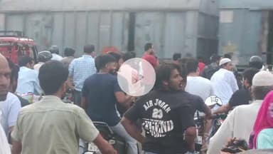 बलरामपुर समाचार जप्रतिनिधियों के उपेक्षा के कारण झारखंडी रेलवे क्रॉसिंग पर भारी जाम