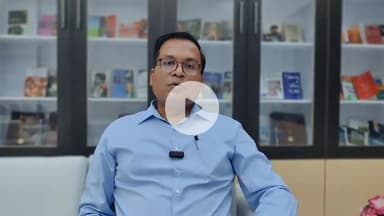 शाहजहांपुर: बाढ़ के बीच सफलतापूर्वक हुई PET परीक्षा, डीएम ने अधिकारियों और कर्मचारियों को किया सम्मानित