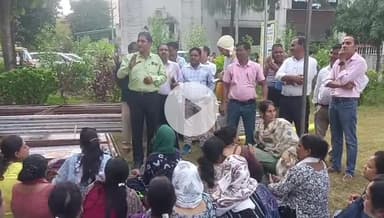 रामपुर: टेट परीक्षा की अनिवार्यता से नाराज शिक्षकों ने जिला अधिकारी के माध्यम से कलेक्ट्रेट में पीएम को ज्ञापन भेजा