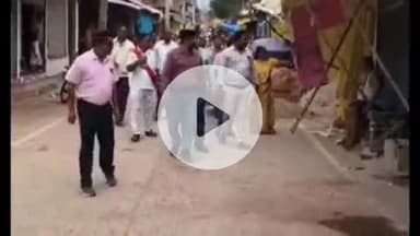 सिराथू: कड़ा में सड़क पर दुकानदारों द्वारा की जा रही गंदगी और अतिक्रमण हटवाने राजस्व तथा नगर के अधिकारी पहुंचे, दी हिदायतें