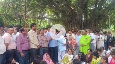 मथुरा: टेट परीक्षा अनिवार्यता को लेकर शिक्षकों का प्रदर्शन, हजारों की संख्या में शिक्षक पहुंचे डीएम ऑफिस