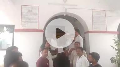 इटावा: शादी विवाह में ड्रोन उड़ाने की अनुमति के लिए प्रतिबंध हटाने की मांग को लेकर फोटोग्राफर एसोसिएशन ने डीएम को सौंपा ज्ञापन