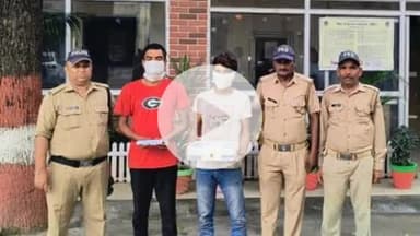 रूड़की: रुड़की कोतवाली पुलिस ने दो अलग-अलग जगह से दो संदिग्ध लोगों को गिरफ्तार किया, दो अवैध चाकू बरामद