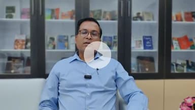 शाहजहांपुर: सभी कर्मचारी नियमों का पालन करें, बिना हेलमेट वालों पर डीएम ने दिखाई सख्ती