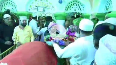 नामकुम: डोरंडा स्थित हजरत कुतुबुद्दीन रिसालदार शाह बाबा की दरगाह पर सीएम ने की चादरपोशी