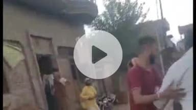 फिरोज़ाबाद: महादेव नगर इलाके में दो पक्षों के बीच लाठी-डंडों से हुआ ख़ूनी संघर्ष, लाइव वीडियो हुआ वायरल