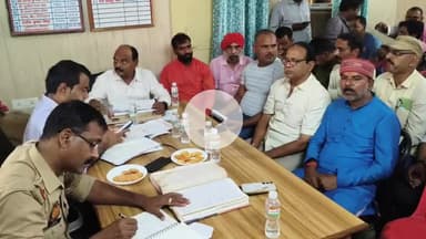 मड़ियाहू: कोतवाली में दुर्गा पूजा एवं दशहरा को लेकर शांति समिति की बैठक हुई