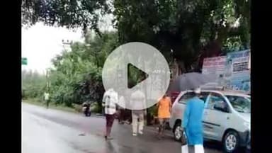 बलरामपुर: कौवापुर मोड पर अनियंत्रित पिकअप ने बाइक सवार को रौंदा, गंभीर हालत में बहराइच किया गया रेफर