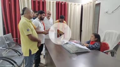 गोपद बनास: शिव सैनिकों ने सीधी शहर में खुले में मांस बेचने के विरोध में मुख्य नगर पालिका अधिकारी को सौंपा पत्र