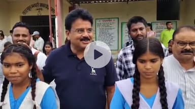 कोटा: ग्राम मनपहरी में विधायक अटल श्रीवास्तव ने हाई स्कूल की छात्राओं को वितरित की निशुल्क साइकिलें