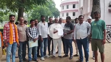 आरा: डीएम को आवेदन देकर सोहरा, त्रिभुआणि समेत कई गांवों में बाढ़ से प्रभावित सड़कों के निर्माण की मांग की गई