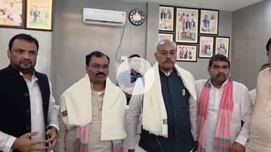 गोंडा: गोंडा में नेता प्रतिपक्ष लाल बिहारी यादव ने कहा- नेपाल से सरकारों को सीख लेनी चाहिए, दमन से तेज होता है प्रतिवाद