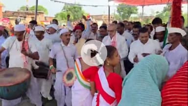 चौपारण: जगदीशपुर में जितिया पर्व पर झूमर का हुआ आयोजन, मांदर के थाप पर थिरके विधायक मनोज यादव