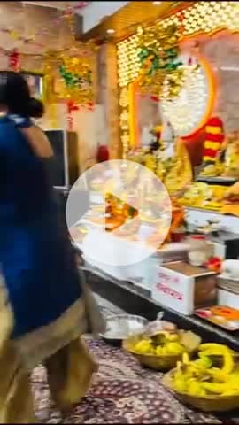 पित्र पक्ष में चल रही श्रीमद्भागवत कथा के प्रथम दिवस नाचते झूमते भक्त जन श्री राधा रसिक बिहारी मंदिर हरिद्वार