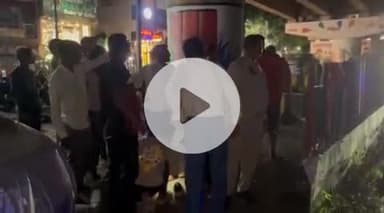 झांसी: चित्रा चौराहे ओवरब्रिज के नीचे तेज रफ्तार बाइक ने पैदल जा रहे व्यक्ति को मारी टक्कर, दोनों गंभीर रूप से घायल हुए