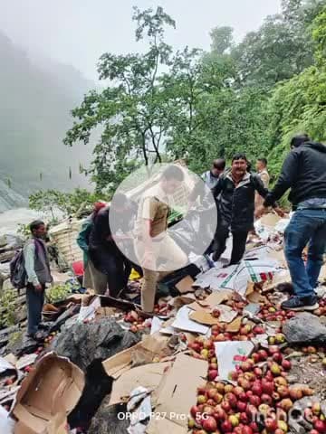 चकराता: क्वानू-मीनस मोटर मार्ग पर मयार खड्ड के पास एक पिकअप वाहन खाई में गिरा, हादसे में दो लोग गंभीर रूप से घायल