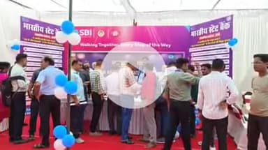 झांसी: डीआरएम ऑफिस में भारतीय स्टेट बैंक ने लगाया कैंप, रेलवे के साथ टाई-अप कर सुविधाओं की दी गई जानकारी