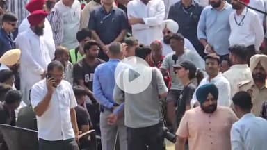 ਅੰਮ੍ਰਿਤਸਰ 2: ਅਜਨਾਲਾ ਇਲਾਕੇ ਦੇ ਵਿੱਚ ਪਹੁੰਚੇ ਰਾਹੁਲ ਗਾਂਧੀ ਫਿਰ ਪੀੜੀਤ ਪਰਿਵਾਰਾਂ ਦੇ ਨਾਲ ਕੀਤੀ ਮੁਲਾਕਾਤ