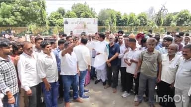भीलवाड़ा: भगवानपुरा के ग्रामवासियों ने अवैध अतिक्रमण हटाने की मांग को लेकर जिला कलेक्ट्रेट पर किया प्रदर्शन, सौंपा ज्ञापन