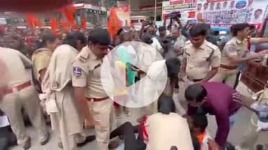 మహబూబ్ నగర్ అర్బన్: ఏబీవీపీ విద్యార్థి సంఘ  ఆధ్వర్యంలో  ధర్నా.. పోలీసులతో వాగ్వాదం