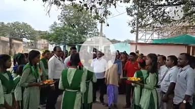 बालूमाथ प्रखंड अंतर्गत उत्क्रमित मध्य विद्यालय आरा में शिक्षक एवं अभिभावक की बैठक हुई संपन्न सैकड़ो अभिभावक रहे मौजूद।@#