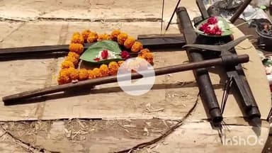 जगदलपुर: बस्तर दशहरा में रथ खड़ा करने से पहले पूरी की गई नारफोड़नी रस्म, इसके साथ ही रथ निर्माण में आएगी तेजी