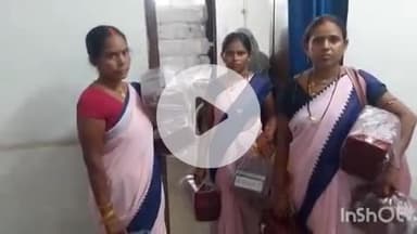 करपी: करपी सामुदायिक स्वास्थ्य केंद्र में मंगलवार को आशा कार्यकर्ताओं के बीच किट का वितरण किया गया