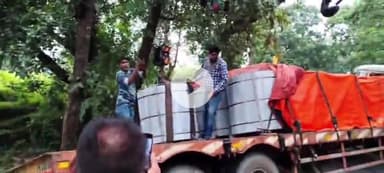 सिमडेगा: सिमडेगा रांची मार्ग पर 20 घंटे बाद खुला जाम, प्रशासन के प्रयास से यातायात सुचारू