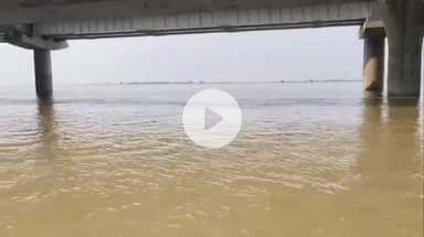 पटना ग्रामीण: पटना के कई गंगा घाटों पर यात्री शेड में भी घुसा पानी, बाढ़ जैसे हालात