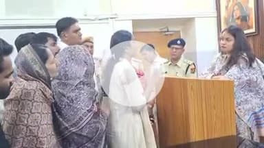 बाड़मेर: चौहटन में जैन समाज के परिवार के साथ SHO द्वारा मारपीट मामले को लेकर पीड़ित पहुंचे जिला कलेक्ट्रेट, कार्रवाई की मांग की