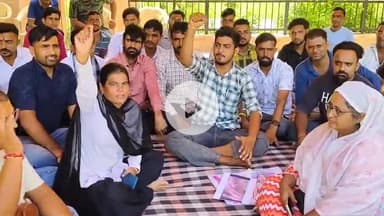 बीकानेर: सोशल मीडिया स्टार बीकानेरी गर्ल के खिलाफ कार्रवाई की मांग को लेकर पीड़ित परिवार ने एसपी कार्यालय के बाहर धरना दिया