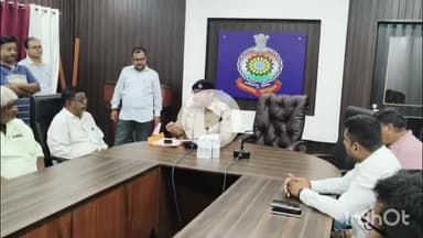 दुर्ग: जिले में भिलाई स्थित पुलिस कंट्रोल रूम में दुर्गोत्सव समितियों के आयोजकों की बैठक ली गई