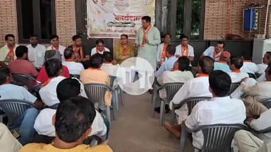 चूरू: सैनिक बस्ती में पूर्व नेता प्रतिपक्ष राजेन्द्र राठौड़ के आवास पर सेवा पखवाड़ा को लेकर मीटिंग, विधायक हरलाल सहारण रहे मौजूद