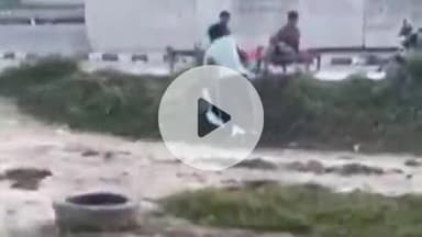 सिराथू: कल्यानपुर में दबंग द्वारा सब्जी व्यापारी को पीटे जाने का वीडियो वायरल, बेटे की तहरीर पर मामला दर्ज