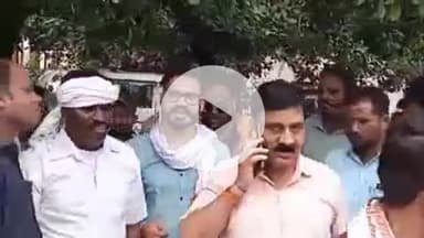 झांसी: सनातन हिन्दू उत्सव महासमिति ने 25 मांगों को लेकर कलेक्ट्रेट कार्यालय में जिलाधिकारी को सौंपा ज्ञापन