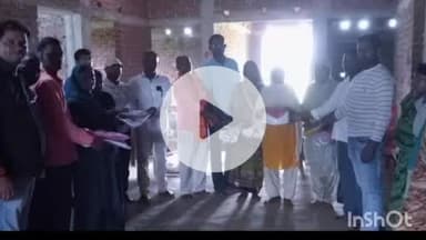 चौपारण: ग्राम कठ्ठंबा में सरस्वती महिला मंडल जन वितरण प्रणाली दुकान में ग्रामीणों के बीच धोती साड़ी लूंगी का हुआ वितरण