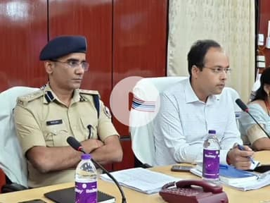 गया टाउन सीडी ब्लॉक: समाहरणालय में दुर्गा पूजा को लेकर DM-SSP ने पूजा आयोजकों व अधिकारियों के साथ की बैठक