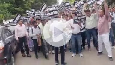 फिरोज़ाबाद: TET की अनिवार्यता के विरोध में जिले भर के शिक्षकों ने फ़िरोज़ाबाद जिला मुख्यालय पर किया जोरदार प्रदर्शन