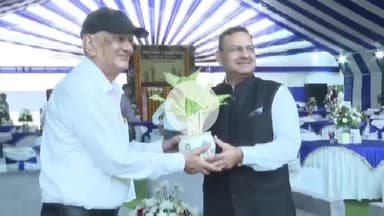 ગાંધીનગર: નિવૃત્ત DGP-ADGP અધિકારીઓનું સન્માન પોલીસ ભવન ખાતે 'સેલ્યુટ અવર મેન્ટર્સ' કાર્યક્રમ દ્વારા કરવામાં આવ્યું