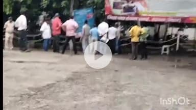 सासाराम: सासाराम के कलेक्ट्रेट में खतियान निकालने के पैसे को लेकर दो पक्षों में हुई मारपीट