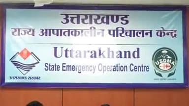 देहरादून: उत्तराखंड राज्य आपातकालीन परिचालन केंद्र में सीएम ने की बैठक, अधिकारियों को दिए दिशा-निर्देश